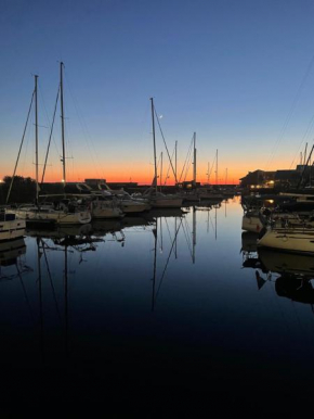 Voilier port deauville avec parking privé gratuit
